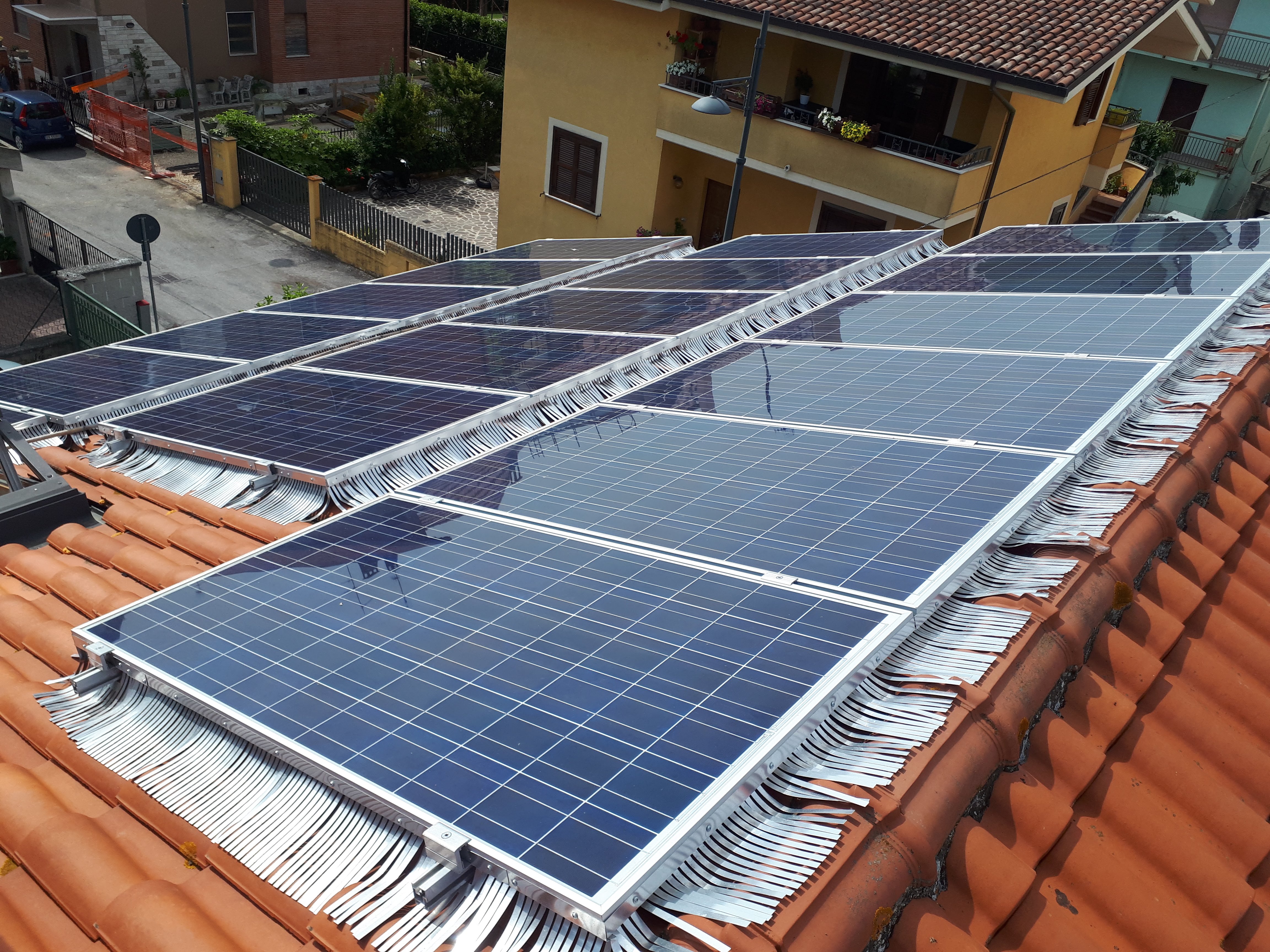 Pannelli fotovoltaici su tetto piano
